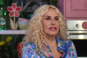 Antonella Clerici con espressione te