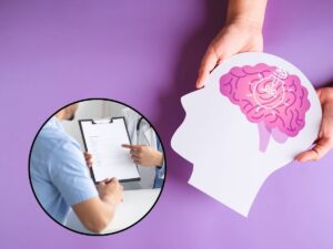 sfondo mani che tengono sagoma di testa con cervello e tondo con medico che parla a paziente